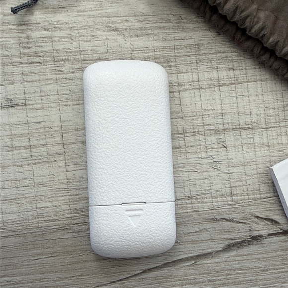 RENPHO Eyeris 1 Eye Massager heat compression Bluetooth with Remote - Picture 6 of 11